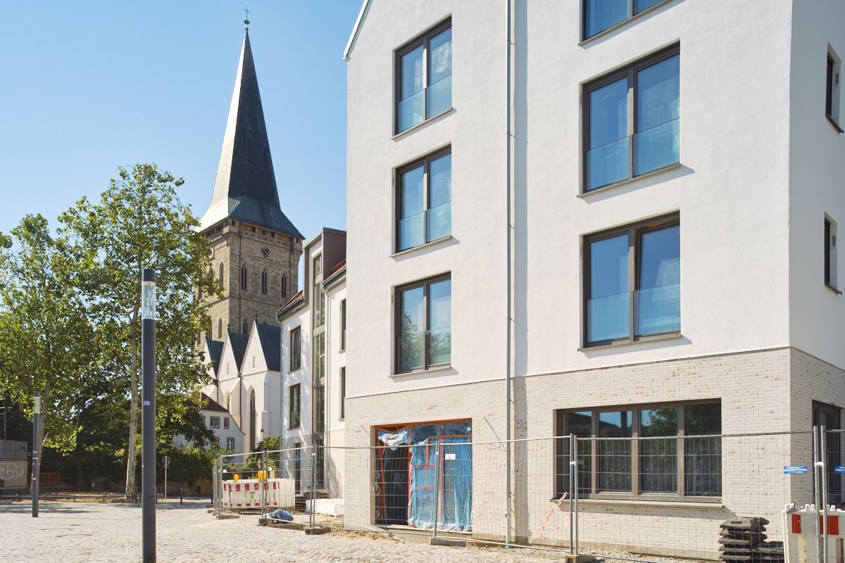 Die neue, helle Fassade, nun ohne Gerüst.